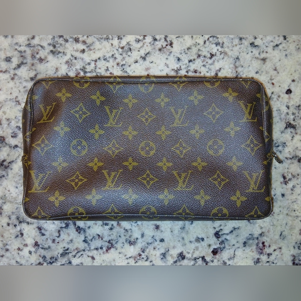 LOUIS VUITTON VINTAGE MAKEUP BAG - Picture 2 of 13